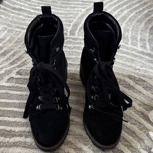 Black Women's Lace-Up Boots